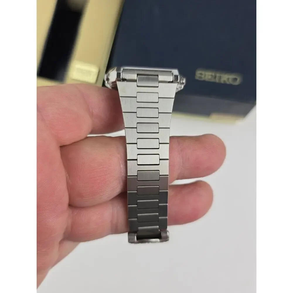Vintage Seiko A927-5010 Digital Chronograph Day Date w/ box Clean! -need battery